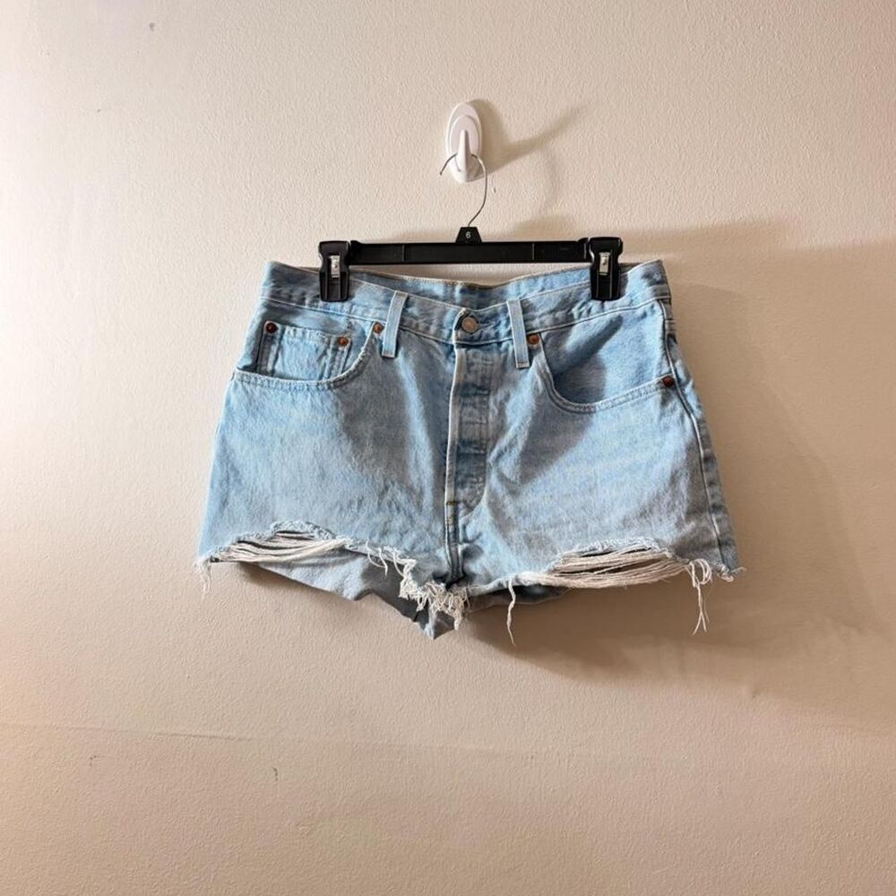 Vintage Distressed Levi’s 501 Light Wash Cutoff Denim Short W31